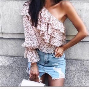 NWOT ZARA FLORAL TOP 💗💗💗